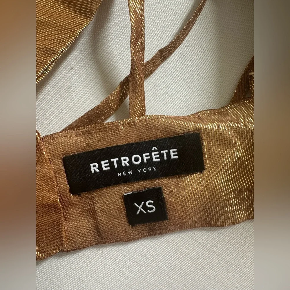 Retrofete questions leave